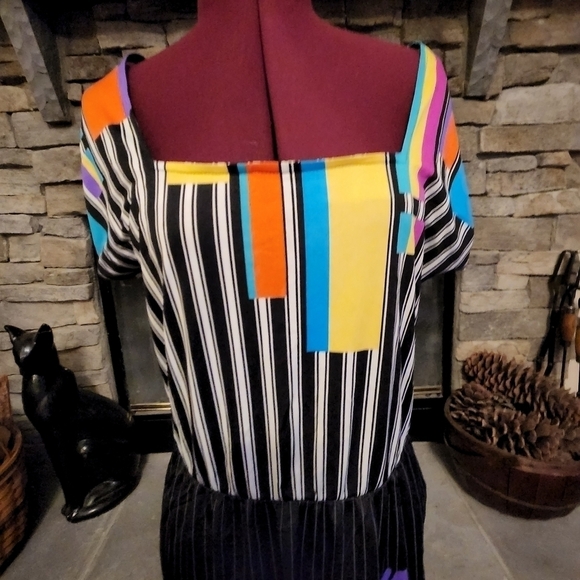 80s Striped Italian Dress - Picture 2 of 8